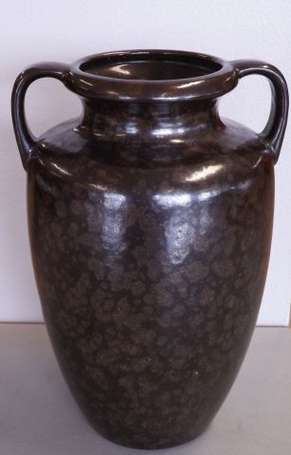 Vase à deux anses à glaçure brune tachetée 