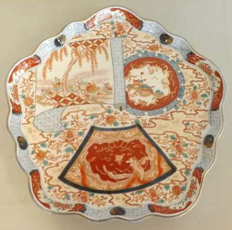 Japon. Plateau pentagonal en porcelaine à décor 