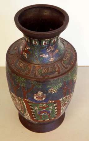 Chine. Vase en bronze et émaux cloisonnés à décor 