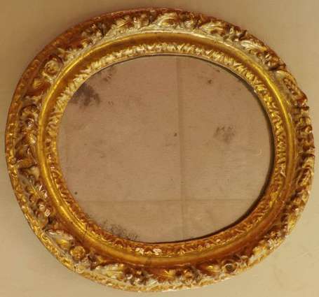 Cadre de forme ovale en bois doré d'époque 