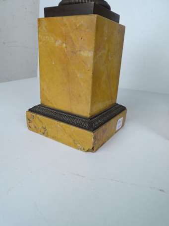 Garniture de cheminée en marbre jaune de Sienne et