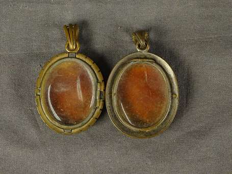 Deux camées d'onyx à motifs d'un profil de 