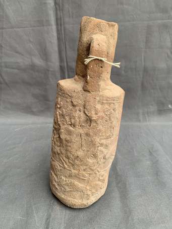 Vase anthropomorphe antique en terre cuite à décor