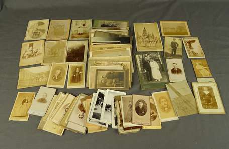 Un petit carton de Photos CDV Cabinet et sur 