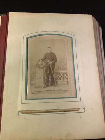 Militaria - Album de 44 photos CDV et Cabinet - 