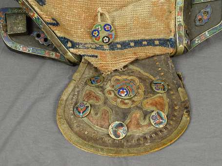 TIBET - Selle en bois laqué et émaux cloisonnés 