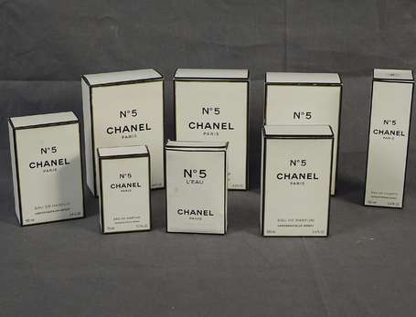 CHANEL - N°5 - Lot de flacons de parfum vide.