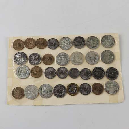 Lot de monnaies diverses en Francs dont 12 pièces 