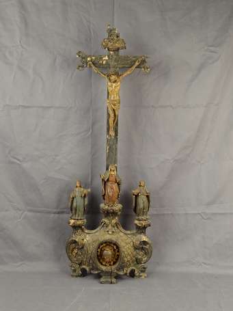 Calvaire de retable en bois sculpté polychrome, 