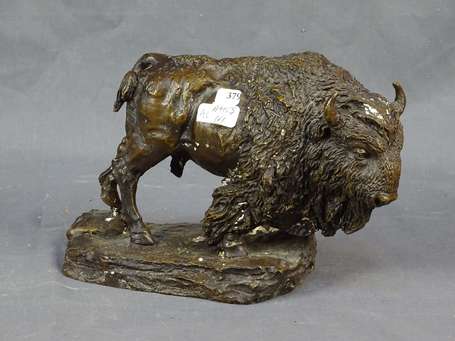 Bison, sujet en bronze et résine à patine noire. H