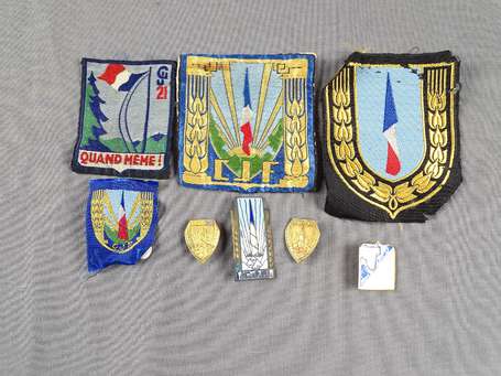 Lot de 8 insignes de jeunesse, tissus et 