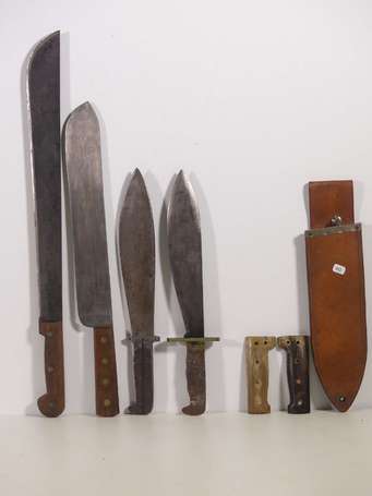 Lot de machettes et divers dont 1 fourreau cuir, 