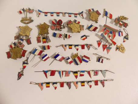 2GM - Lot de broches - thème drapeaux - 30 pièces