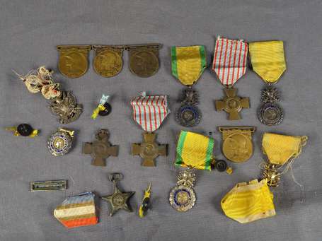 Lot de médailles militaires diverses 
