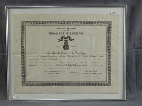 Encadrement d'un diplôme médaille militaire, à un 