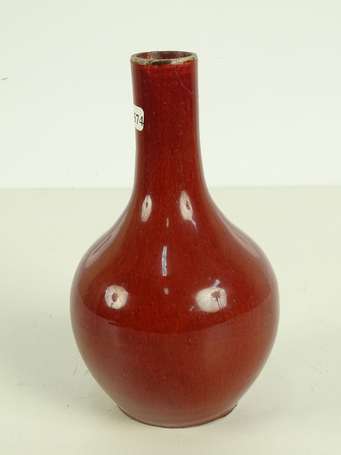 CHINE Vase bouteille en grès porcelaineux émaillé 