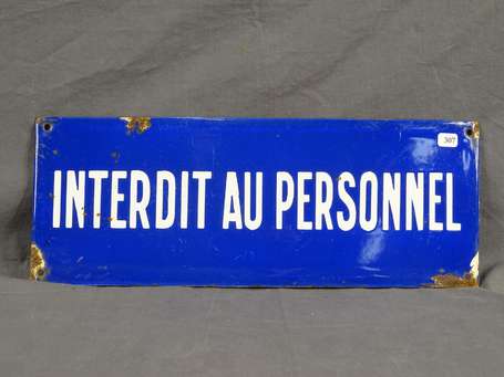 INTERDIT AU PERSONNEL : Bandeau émaillé. 40 x 15.