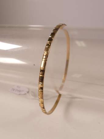 Bracelet rigide en or jaune 18K (750°/00) ciselé 
