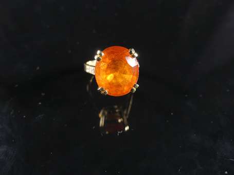 Bague en or jaune 18K (750°/00) sertie griffes 