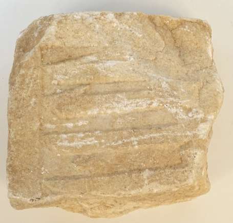 Fragment de marbre antique sculpté en bas-relief 