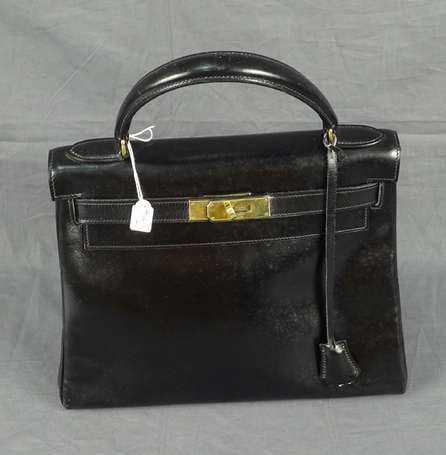 HERMES - Sac à main Kelly 28 cm en box noir, 