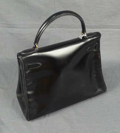 HERMES - Sac à main Kelly 28 cm en box noir, 