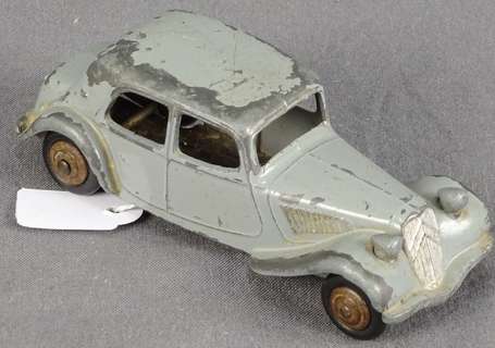 Citroën traction, gris, état d'usage