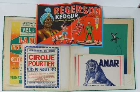 Lot d'affichettes de cirque, dont Amar avec 