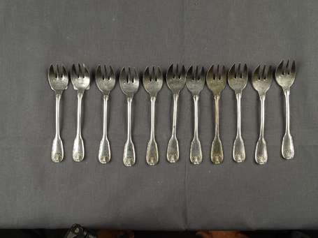 BOULENGER - 11 fourchettes à huitres en métal 