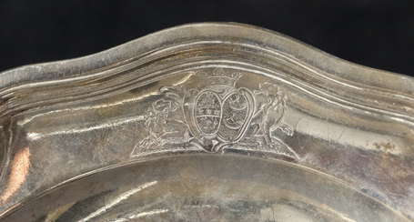 Assiette en argent, l'aile à filet contour gravée 