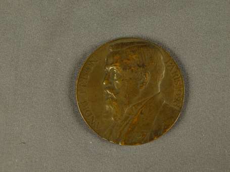 Médaille en bronze dans son écrin. André Lebon. 