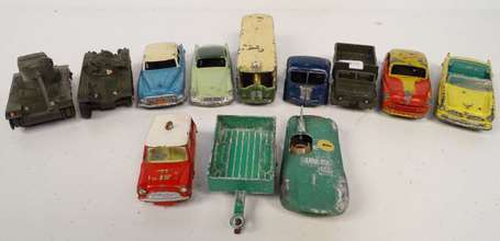 Dinky toys - Lot d'une dizaine de véhicules dans 