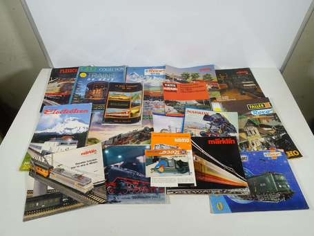 Lot de catalogues et revues dont Marklin, Roco 