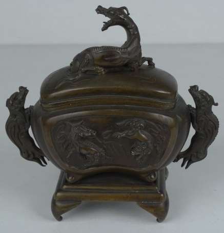 Brule parfum En bronze décor de dragons en bas 
