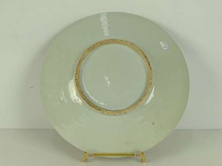 CANTON Plat creux en porcelaine polychrome, décor 
