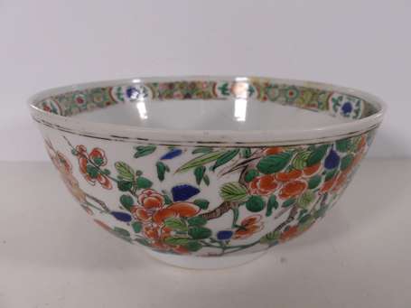 CHINE - Jatte en porcelaine à décor floral 