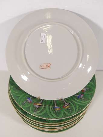 CHINE - Suite de 10 assiettes en porcelaine à 