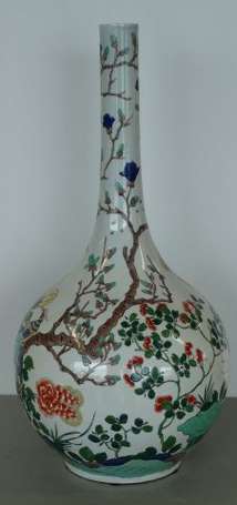 Vase bouteille en porcelaine décor de branches 