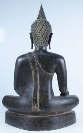 Budha Maravijava assis en vajrasana sur un socle 