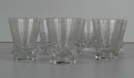 DAUM. 10 verres en cristal de forme évasée, signés