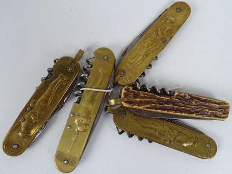 Lot de cinq couteaux de poche anciens à décor de 