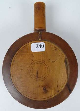 Poire à poudre pour fusil, en bois de forme ronde 