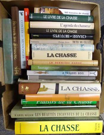 Un lot de livres sur la chasse en général.