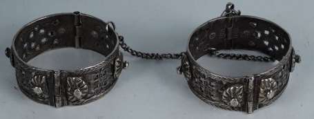 Paire de bracelets ruban rigide en argent ajourés 