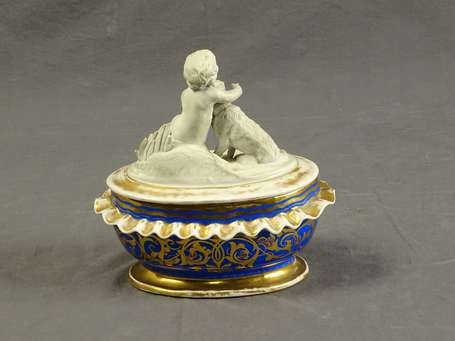 Bonbonnière en porcelaine bleu de four à décor de 