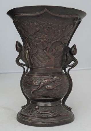 JAPON - Epoque MEIJI (1868-1912). Petit vase en 