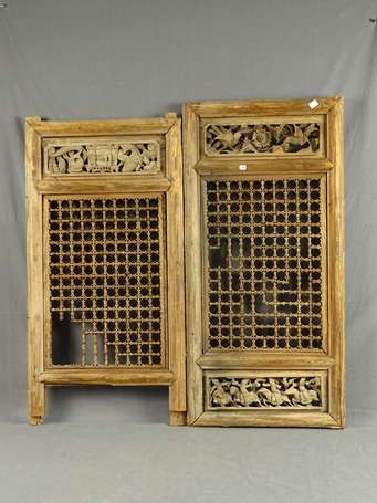 CHINE - Paire de portes en bois ajouré et sculpté 