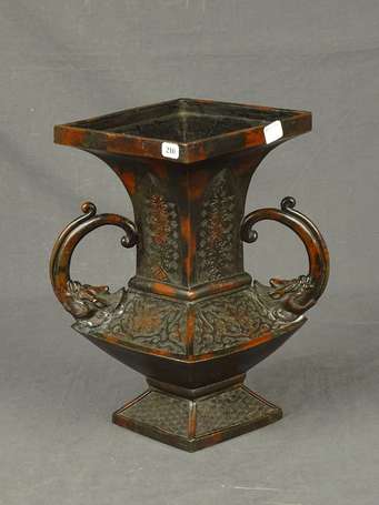 JAPON - Vase en bronze à patine brune et rouge, de