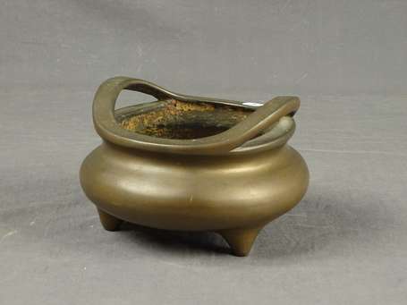CHINE - Brûle parfum pansu en bronze, les anses 