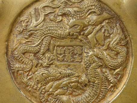 CHINE - Brûle parfum pansu en bronze, les anses 